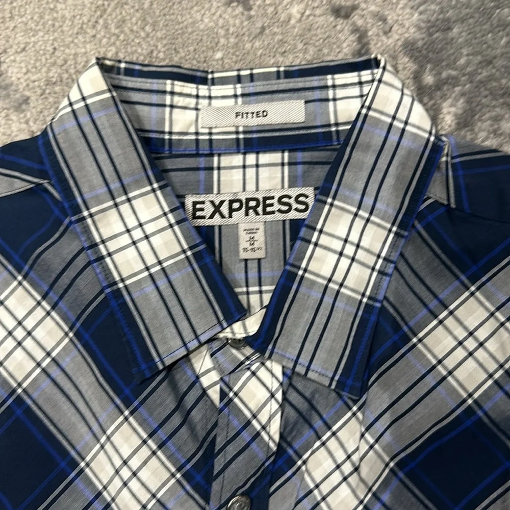 Express button down - Picture 2 of 5